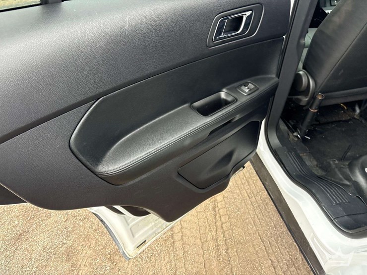 2019-ford-explorer-image-19