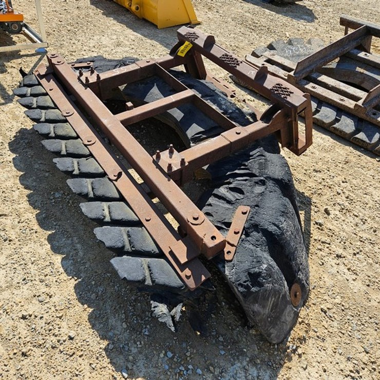 #5108 • Rubber Tire Manure Scraper