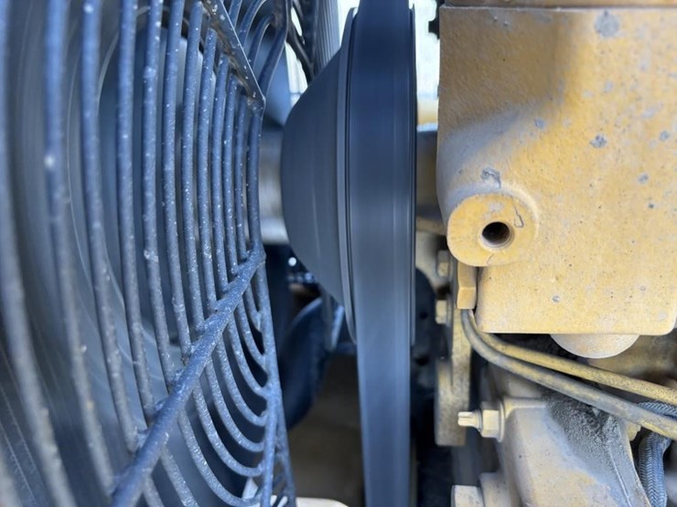 2010-deere-210lj-image-59