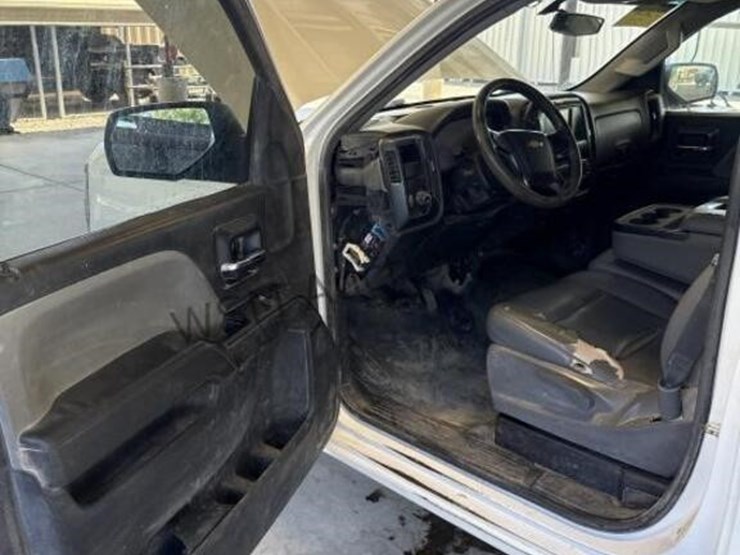 2018-chevrolet-silverado-1500-image-25