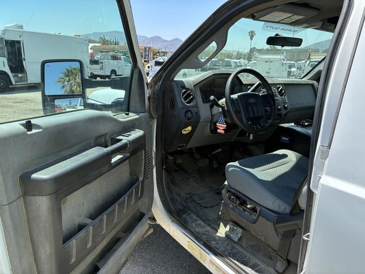 2012-ford-f550-image-15