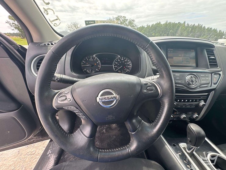 2016-nissan-pathfinder-image-11