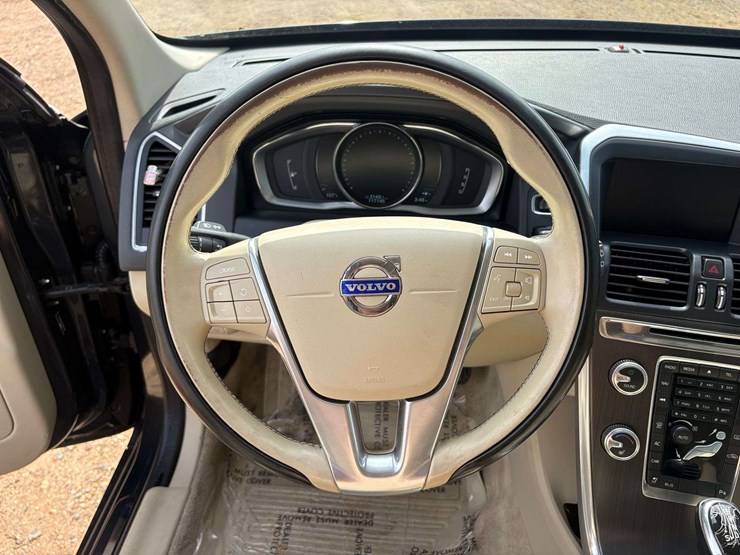 2016-volvo-xc60-image-12