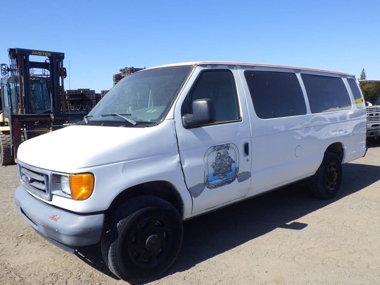 2006-ford-econoline-350-image-1