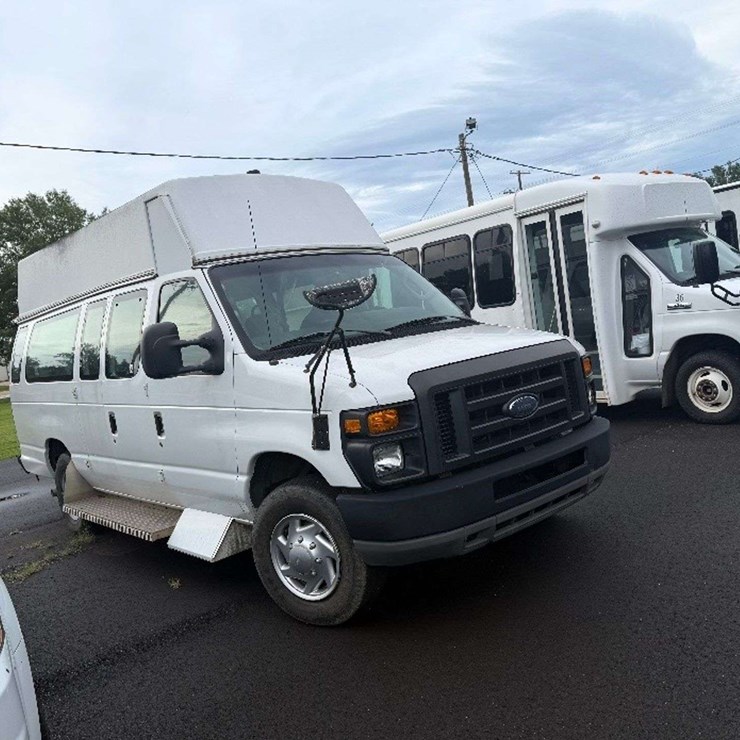 2010 FORD E350