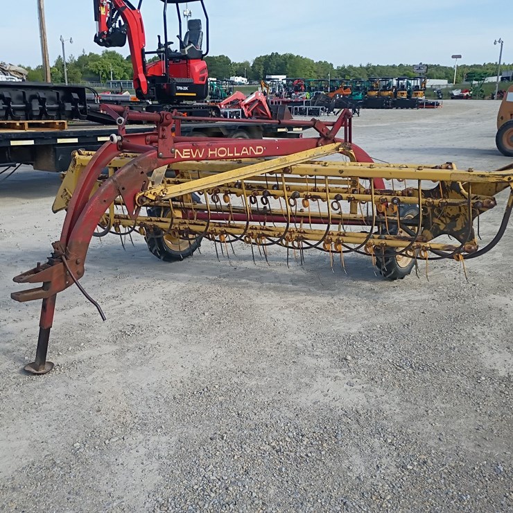 NEW HOLLAND 256