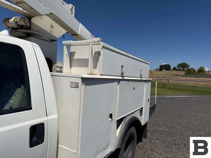 2004-ford-f550-image-15
