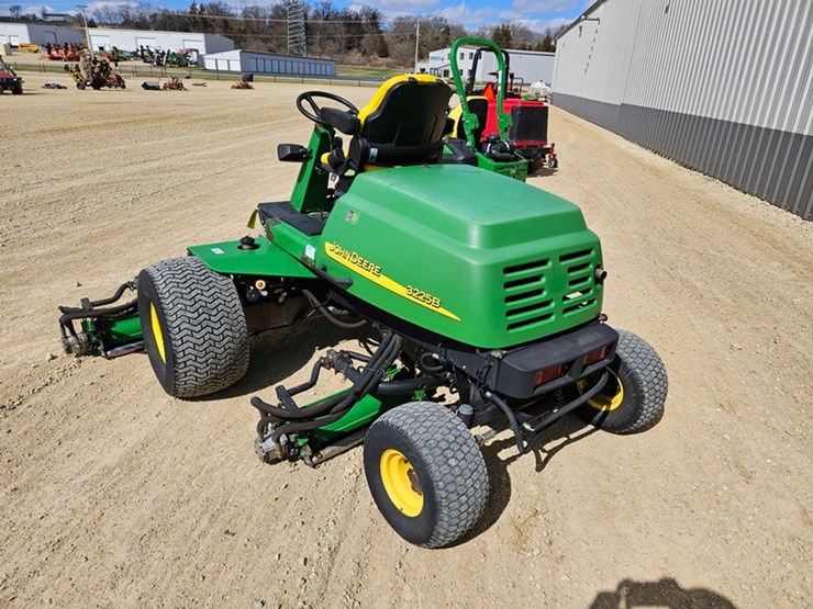 john-deere-3225b-image-3
