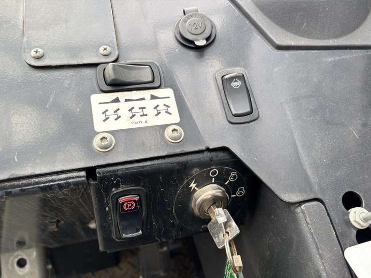 2019-genie-gth844-image-29