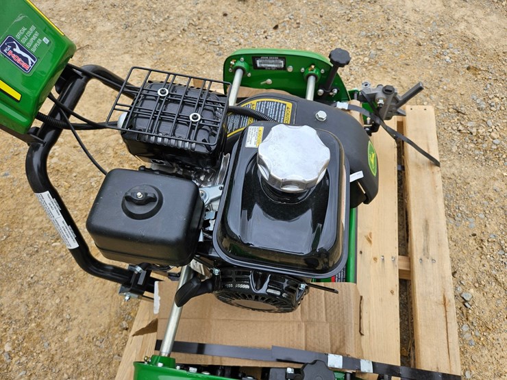 2026-john-deere-260sl-image-12
