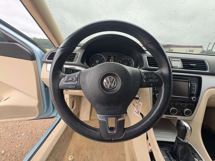 2012-volkswagen-passat-se-diesel-4-door-sedan-(172,508-miles)-image-13