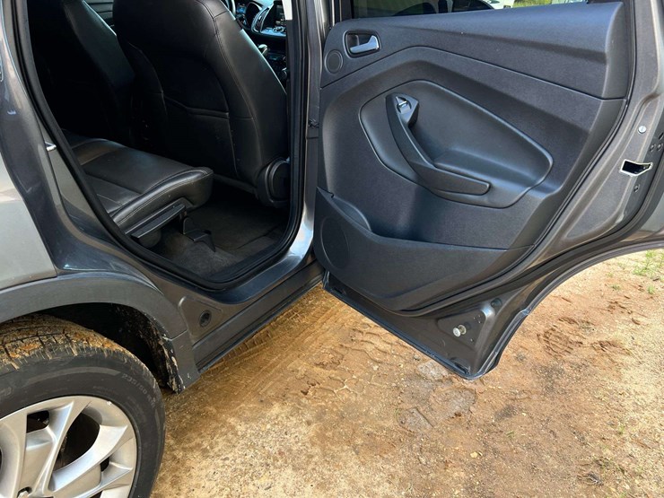 2014-ford-escape-titanium-image-35