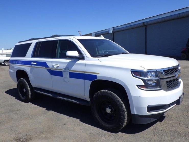 2017-chevrolet-suburban-image-2