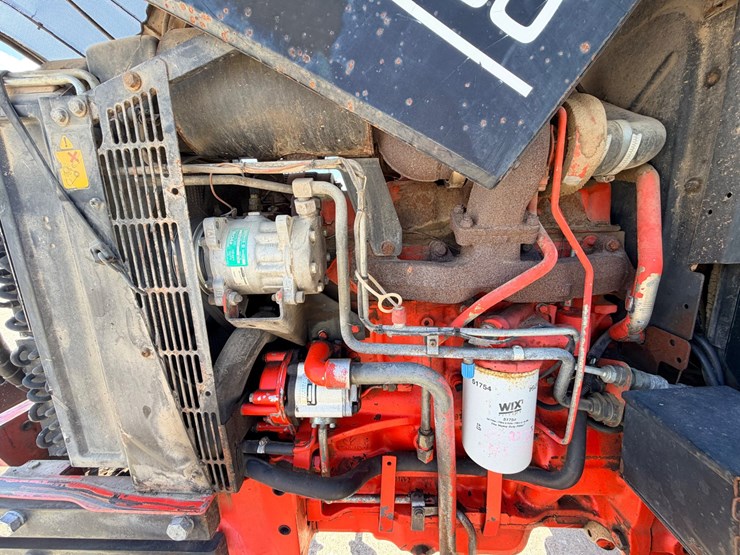 2000-new-holland-ts100-image-28