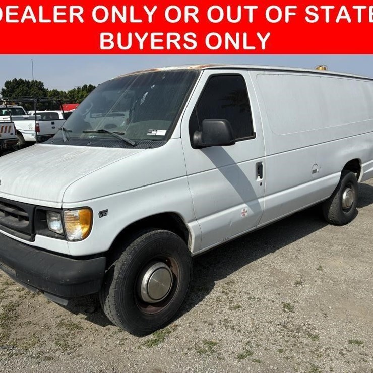 2002 FORD E350 SD
