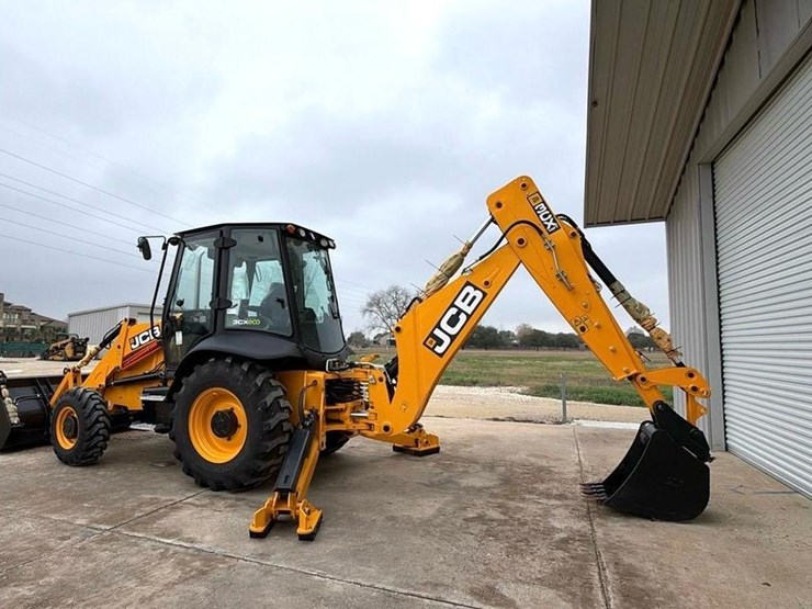 2024-jcb-3cx-image-6