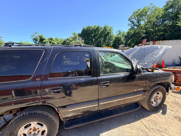 2002-chevrolet-tahoe-image-99