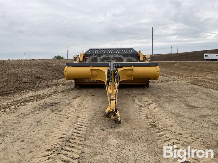 2020-deere-2412e-image-2
