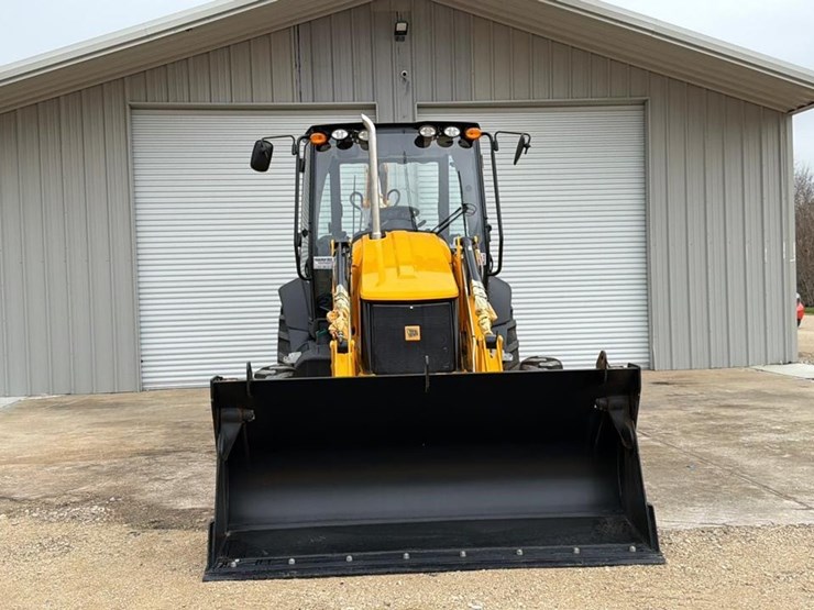 2024-jcb-3cx-image-33
