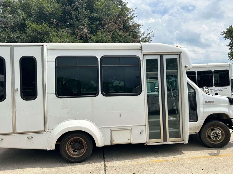2018-ford-e350-image-1
