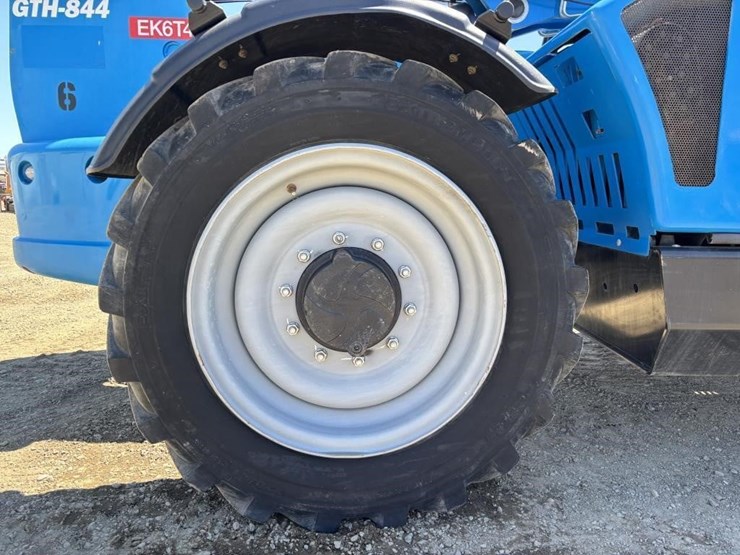 2019-genie-gth844-image-18