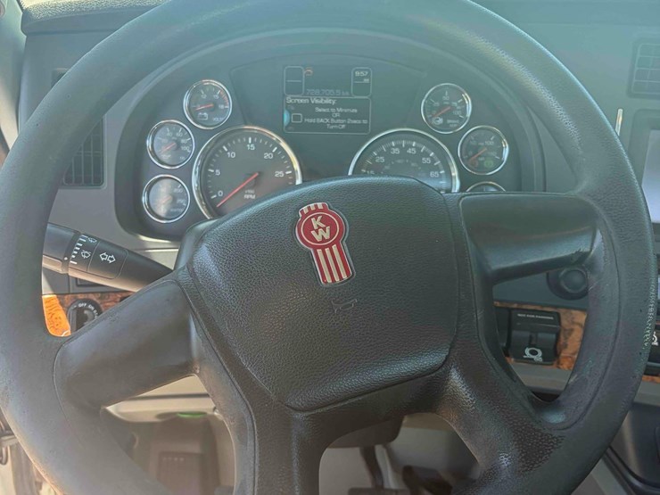 2020-kenworth-t680-image-14