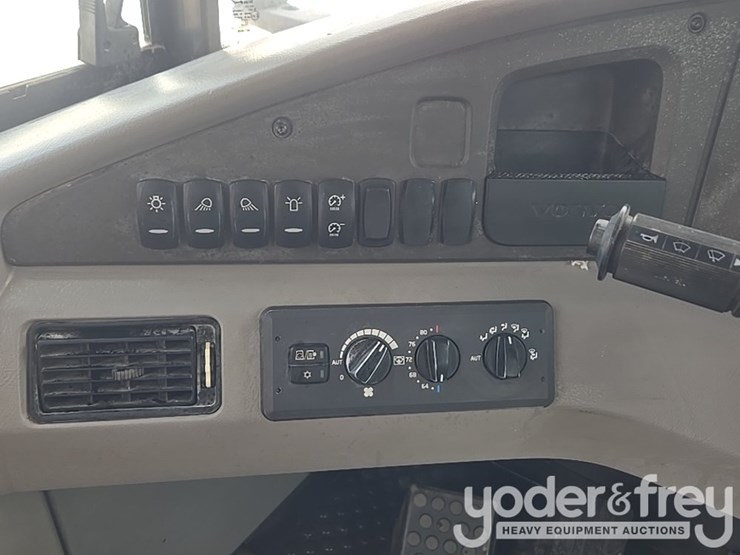 2022-volvo-a25g-image-56