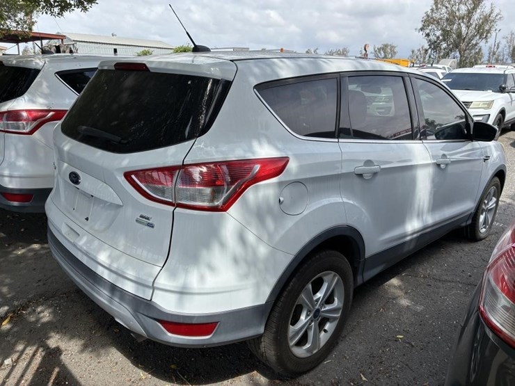 2015-ford-escape-se-image-3