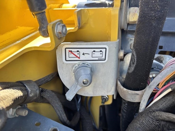 2018-yanmar-s220r-image-50