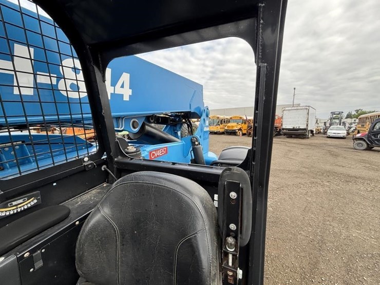 2019-genie-gth844-image-35