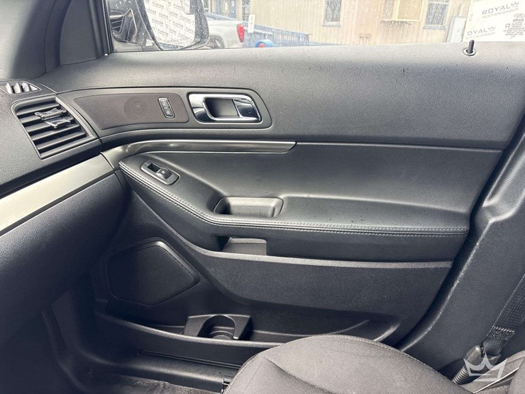 2019-ford-explorer-image-15