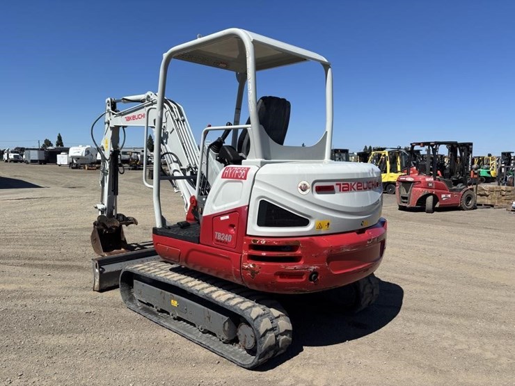 2016-takeuchi-tb240-image-4