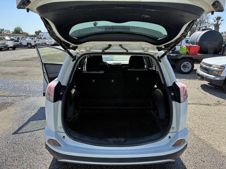 2016-toyota-rav4-image-12