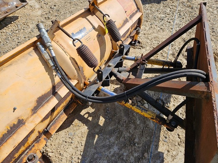 #5104-•-meyer-6'6"-snow-plow-for-skid-loader-image-12