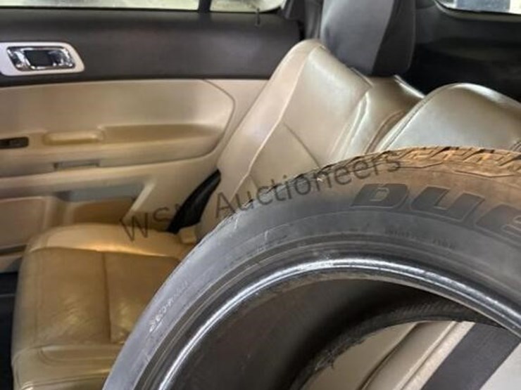 2011-ford-explorer-limited-image-24