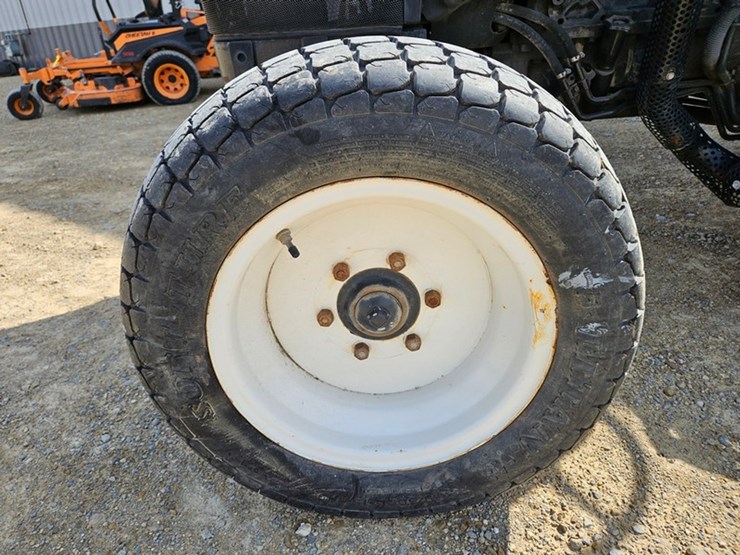 new-holland-tn65-image-11