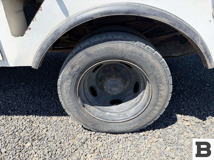 2004-ford-f550-image-17