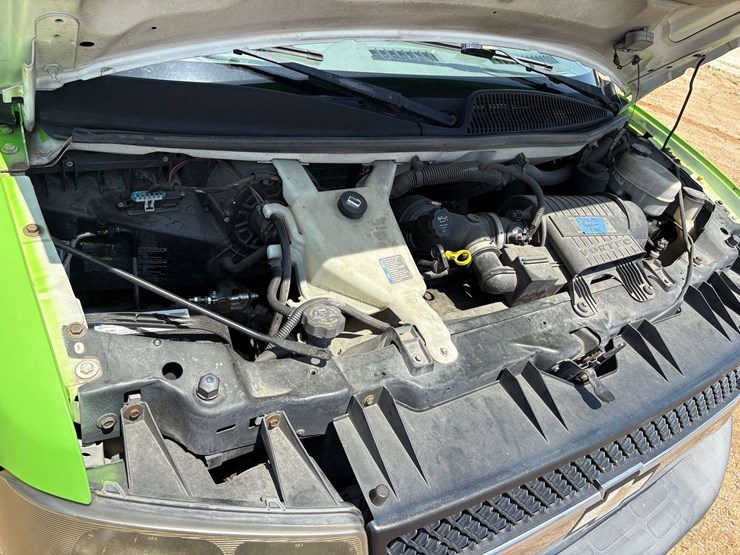 2009-chevrolet-express-3500-image-32