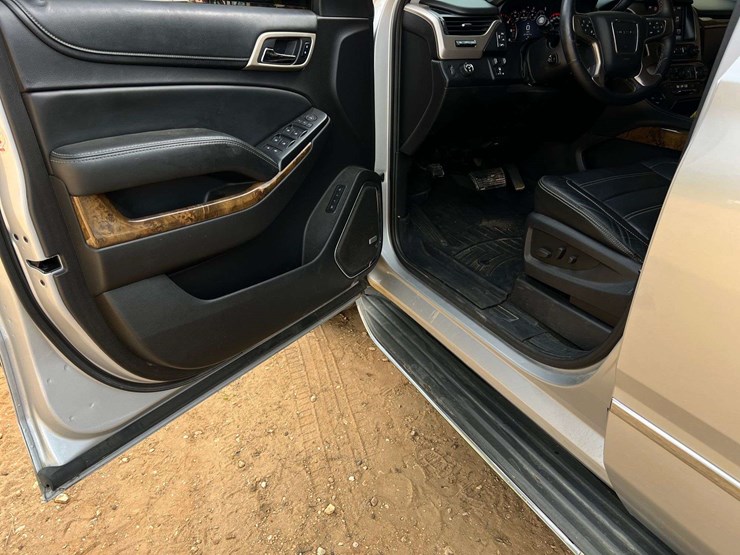2016-gmc-yukon-denali-image-12
