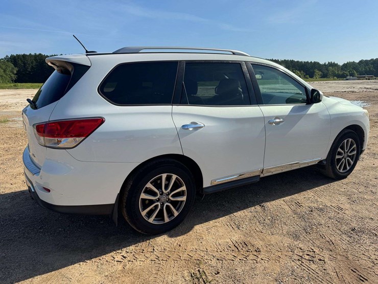 2014-nissan-pathfinder-sl-image-3
