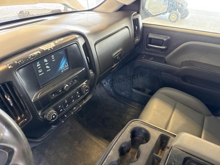 2018-chevrolet-silverado-1500-image-21