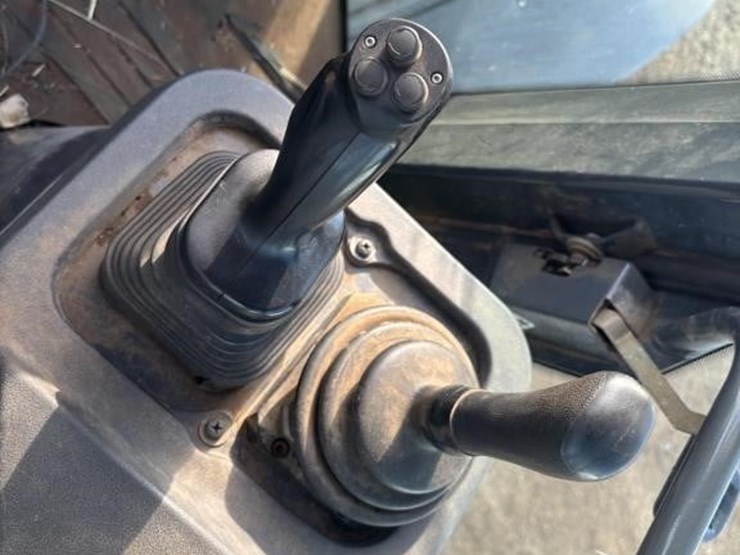 2005-deere-624j-image-36