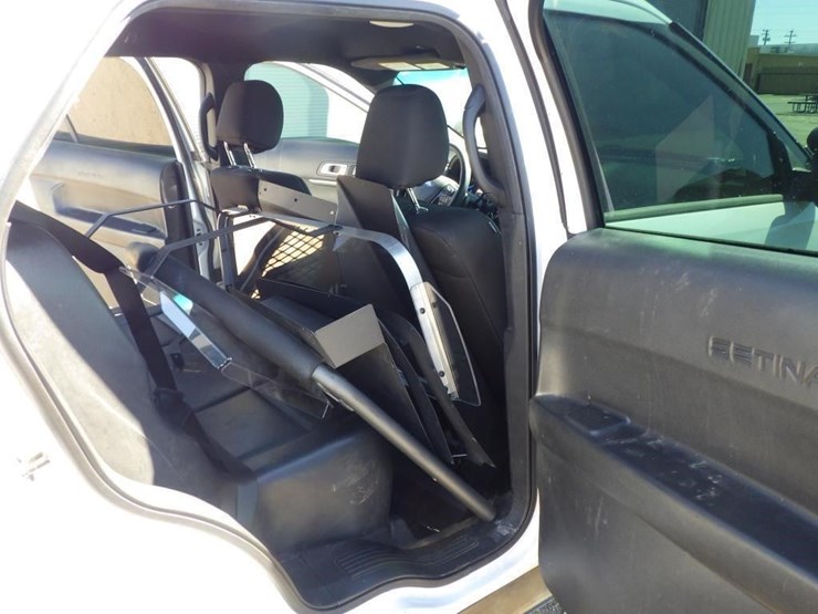 2016-ford-explorer-image-8