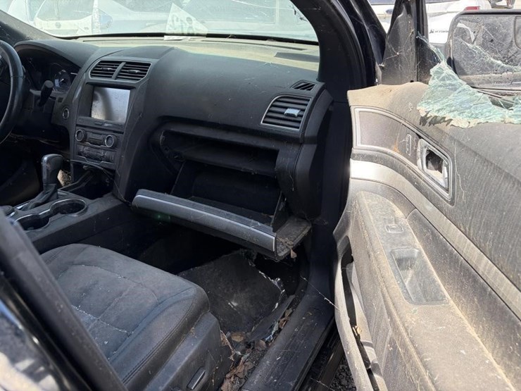 2016-ford-explorer-xlt-image-10