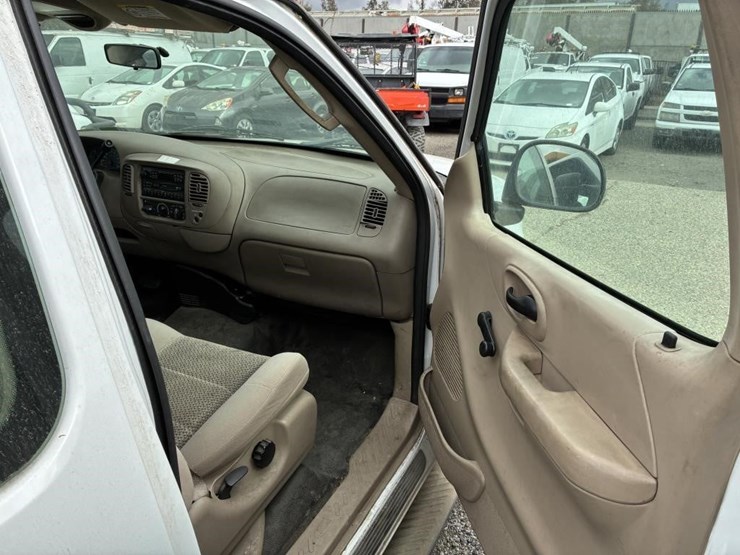 2004-ford-f150-xl-image-12