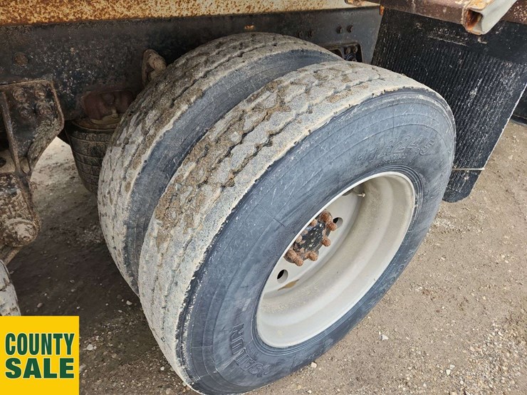 2011-kenworth-t800-image-14