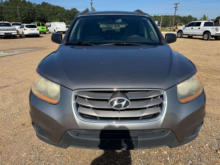 2011-hyundai-santa-fe-image-5