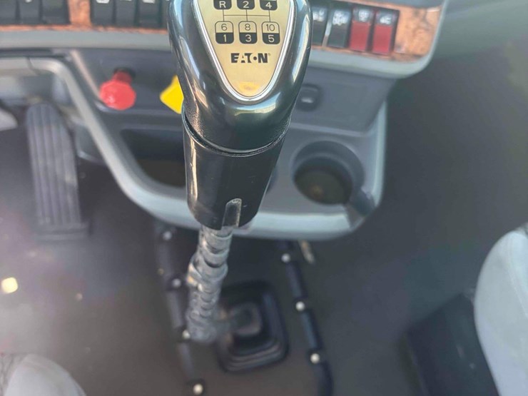2020-kenworth-t680-image-13