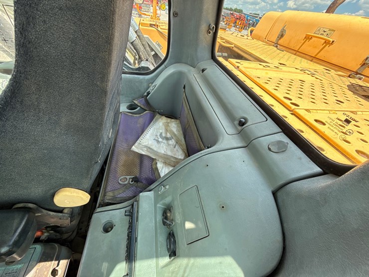 volvo-ec330b-lc-image-24