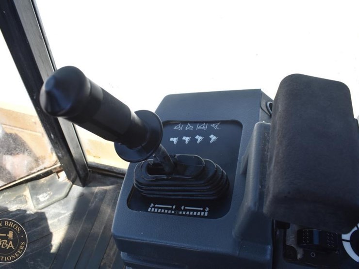2012-caterpillar-cp56-image-57